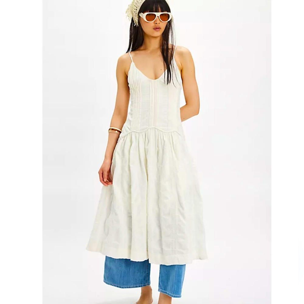 Ezra Midi Dress
Color: Tofu
NWOT
Free People